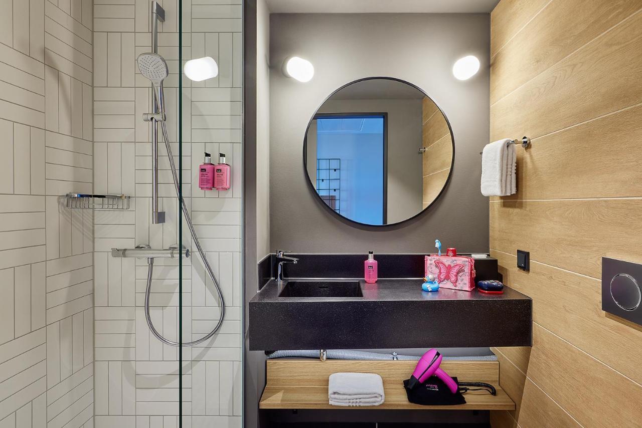 Готель Moxy Cologne Muelheim Екстер'єр фото