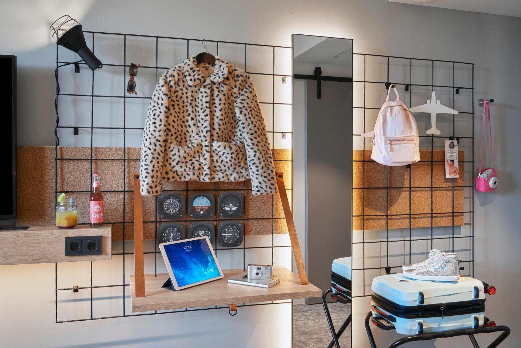 Готель Moxy Cologne Muelheim Екстер'єр фото